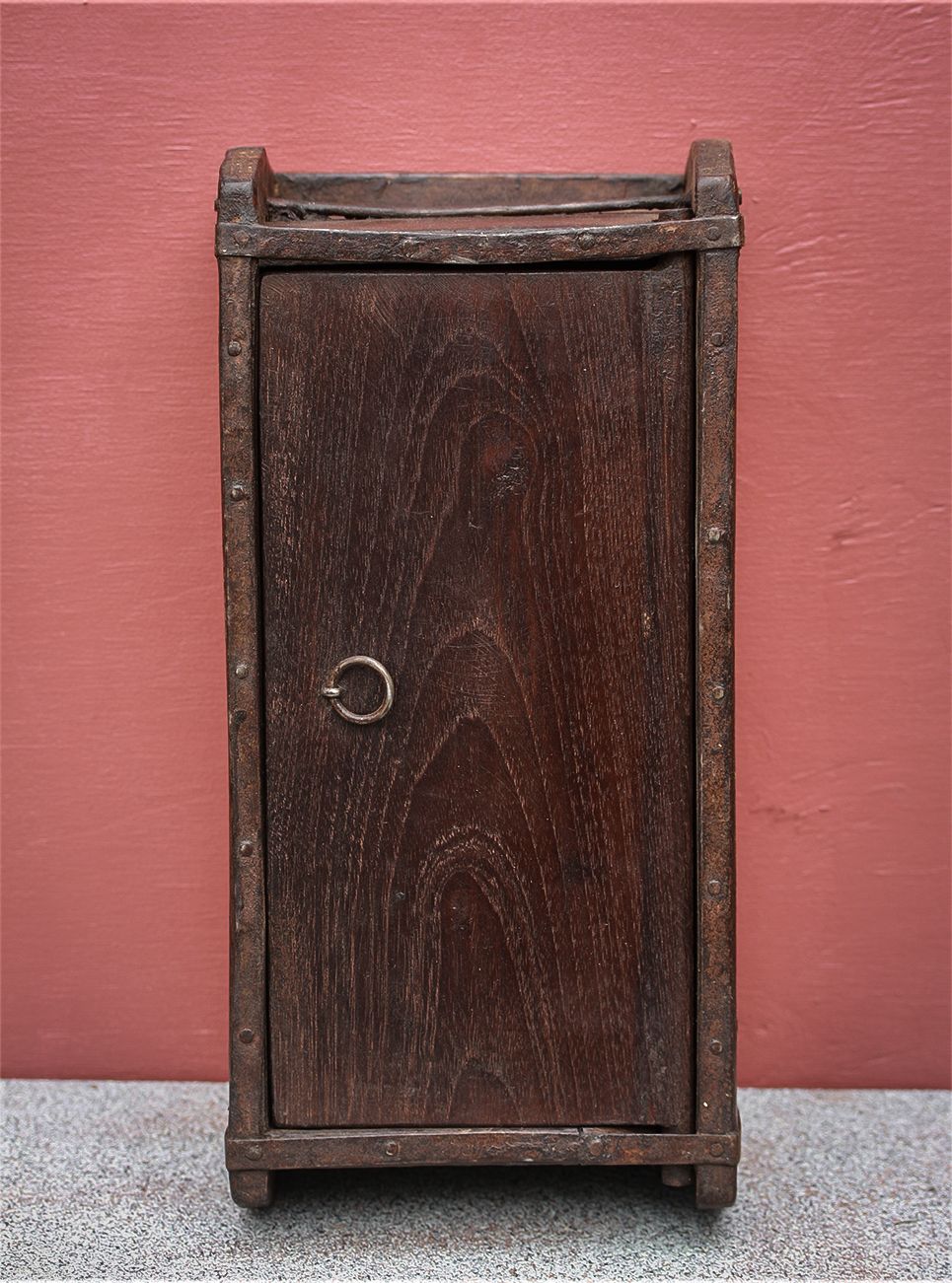 Murstensform skab / æske