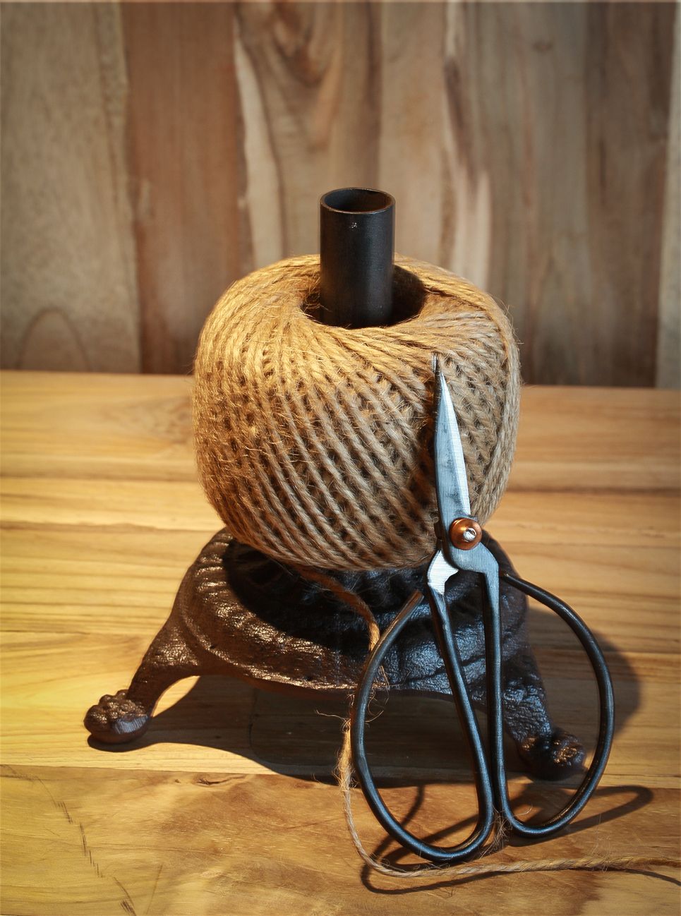 Snorholder med saks