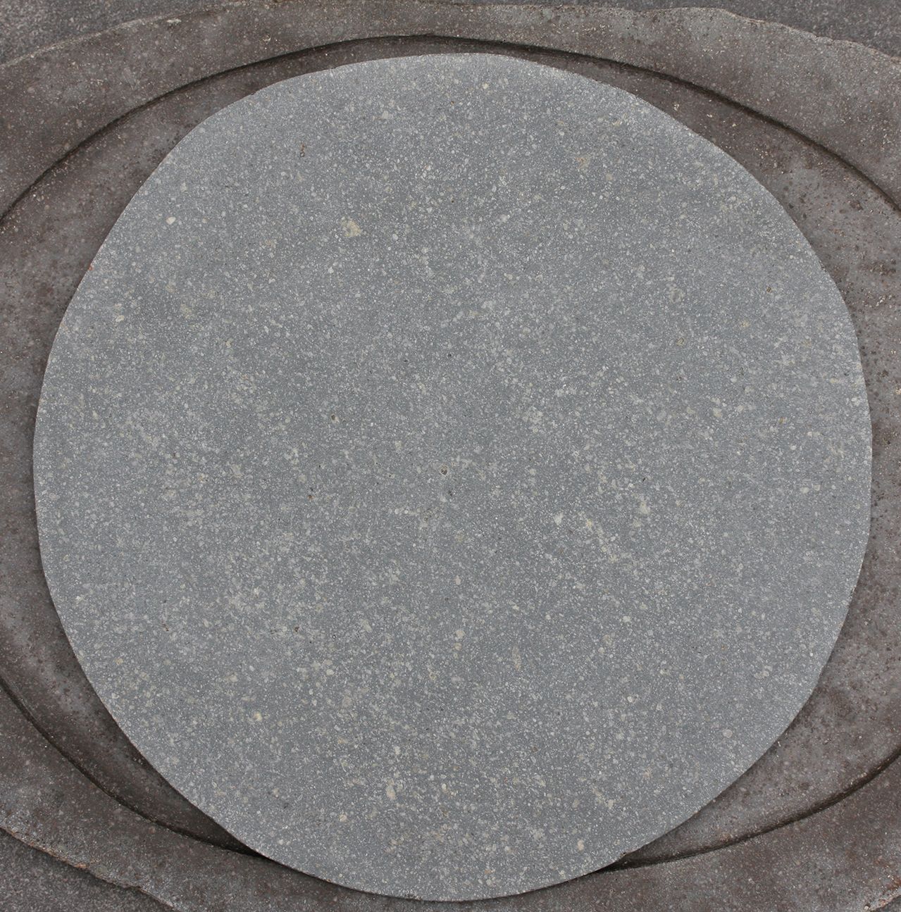 Stentallerken 28 cm flodsten