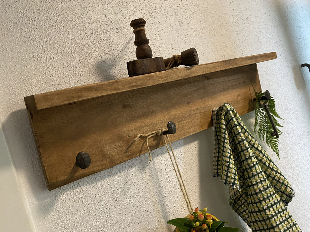 Knagerække med 4 kroge og hylde