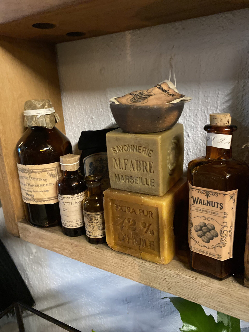 Nostalgiske flasker, æsker og krukker
