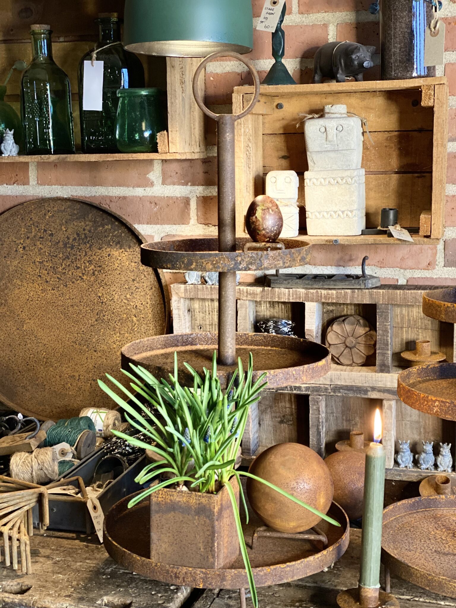 Etagere i rustjern