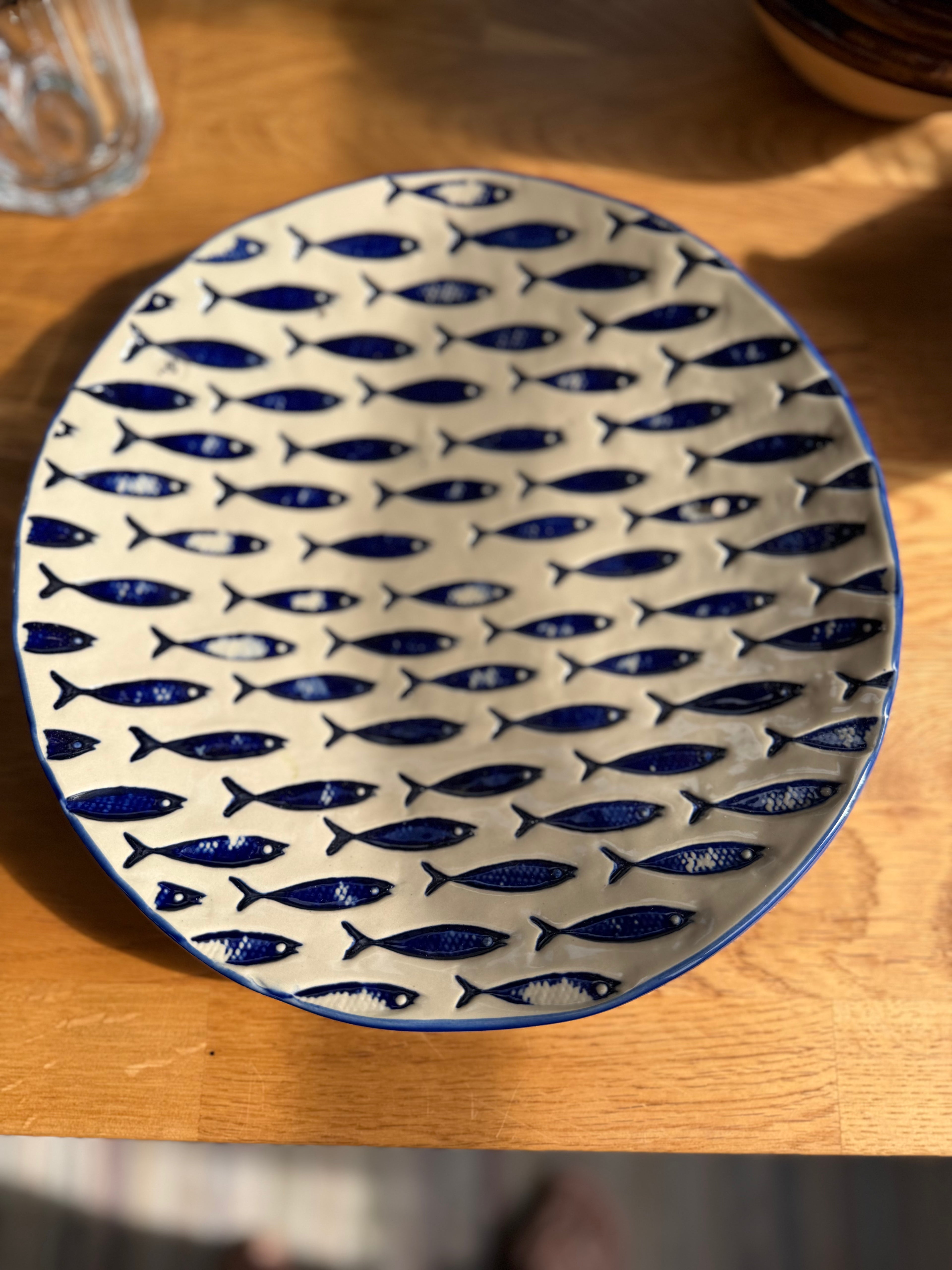 Stentøjstallerkner med fiskemotiver