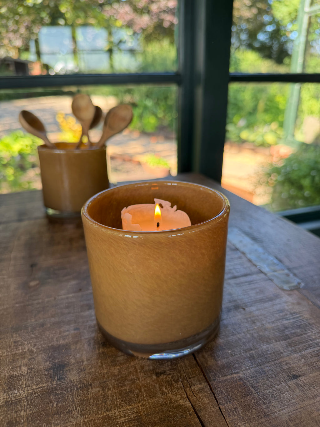 Lysglas i karamelbrunt glas
