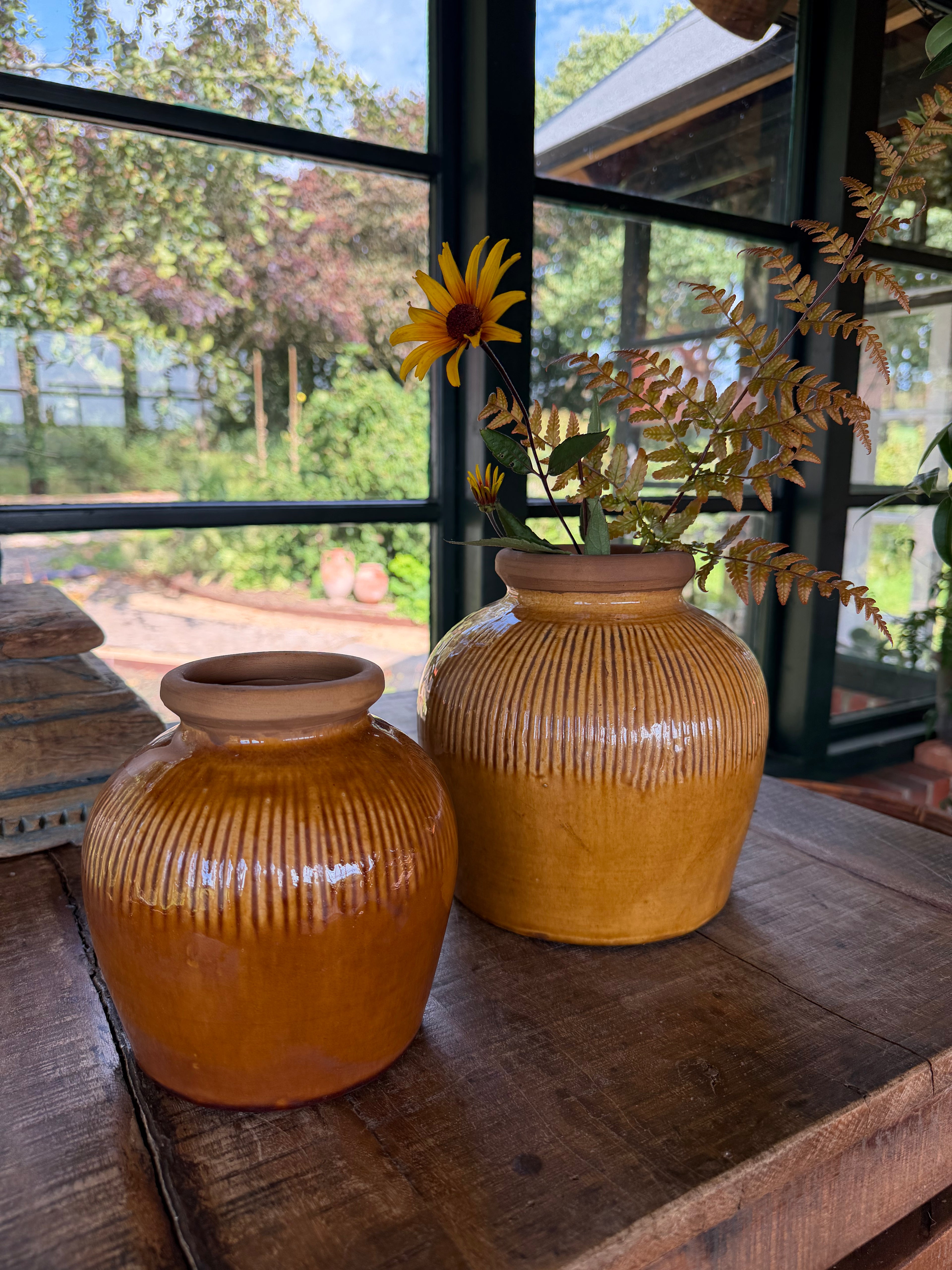 Rustik vase i glaseret ler – Almond