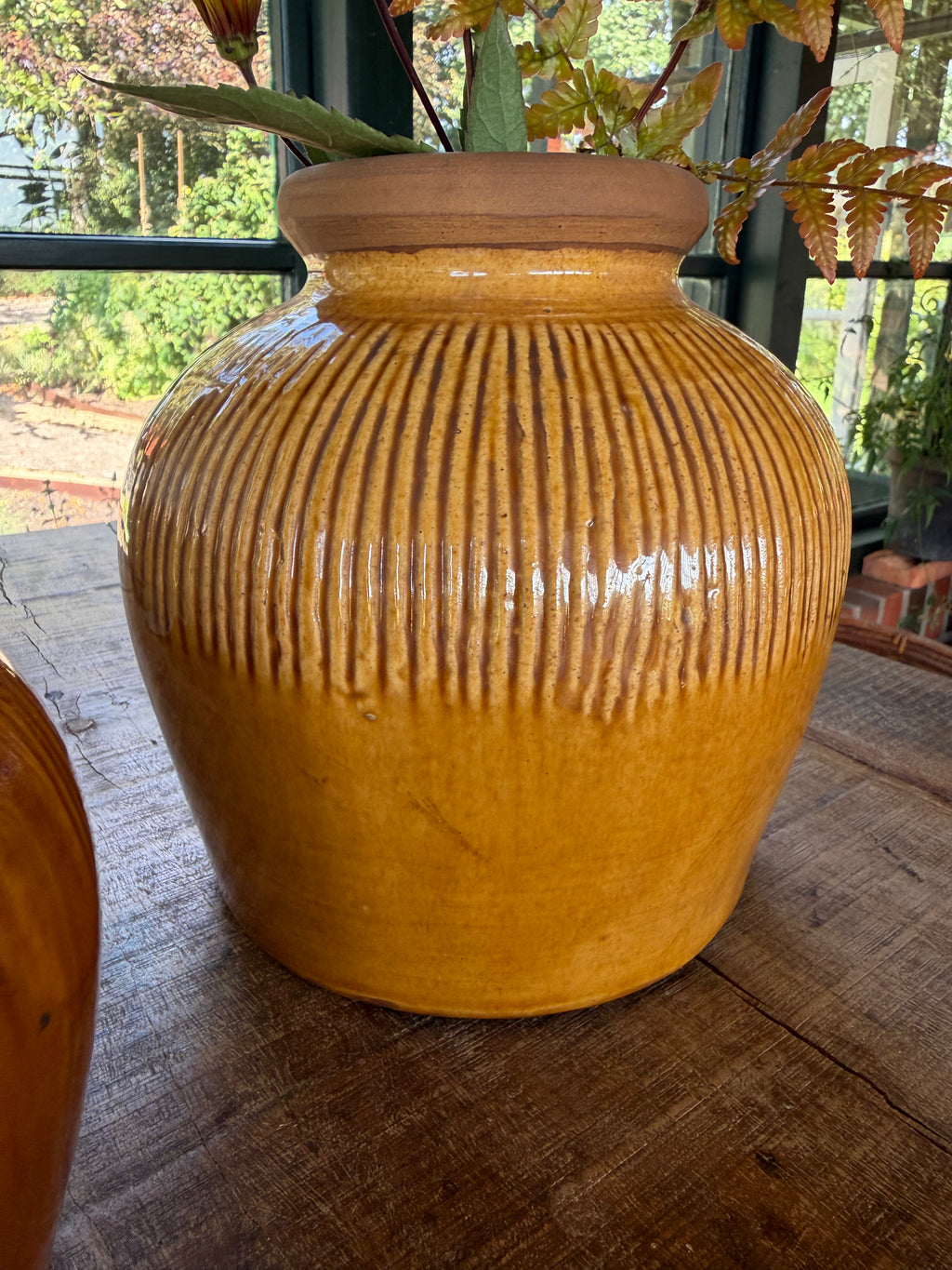 Rustik vase i glaseret ler – Almond