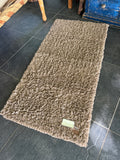 Rustikt langluvet bomuldstæppe – 70 × 140 cm