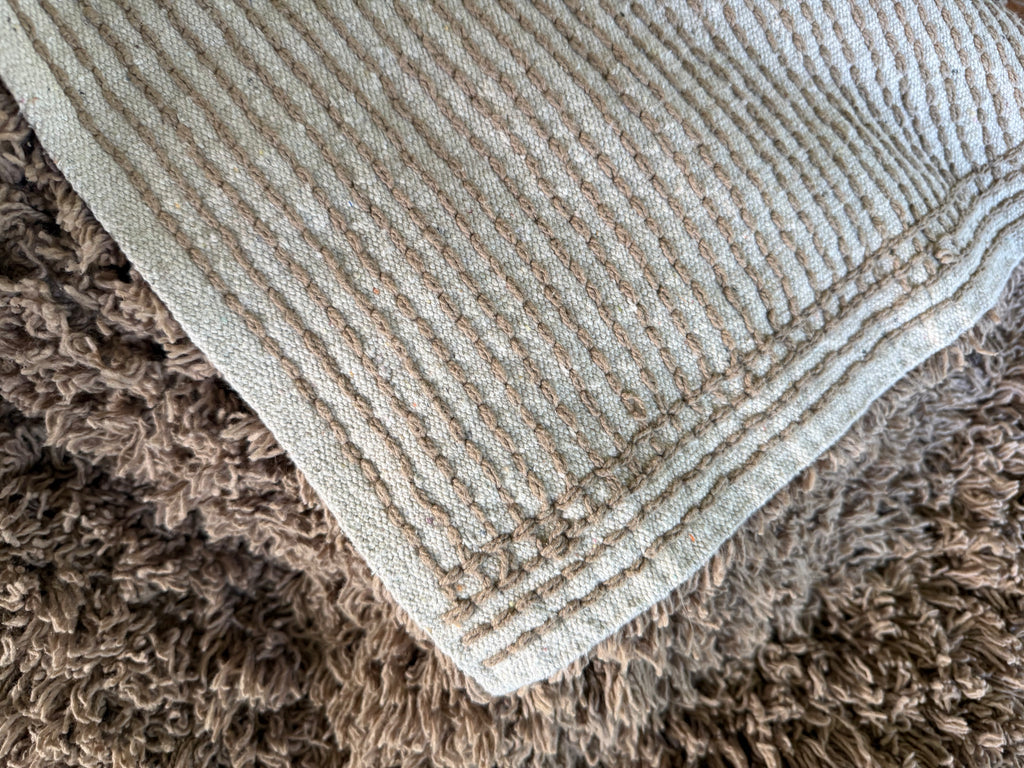 Rustikt langluvet bomuldstæppe – 70 × 140 cm