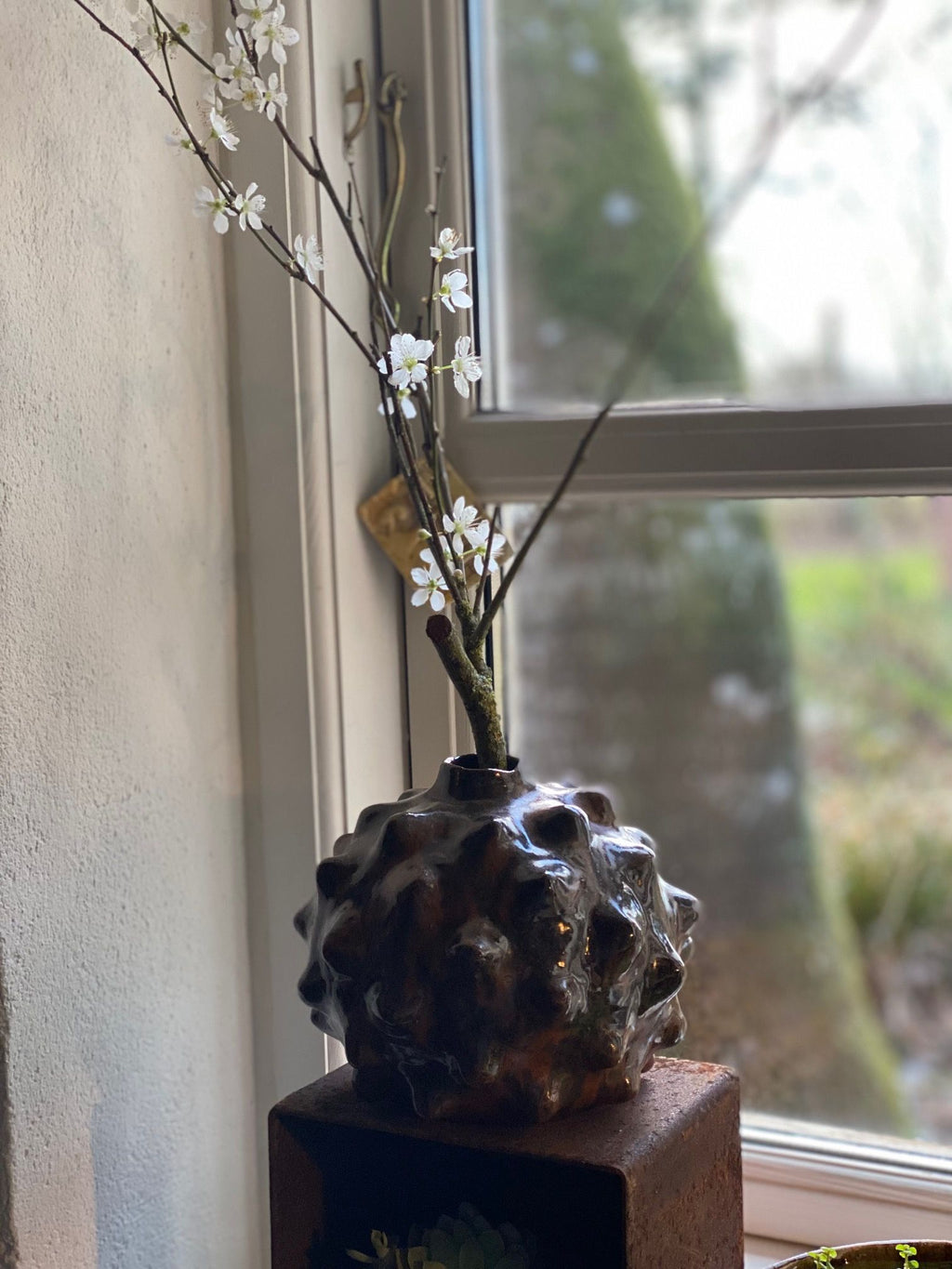 Skulptur-vase med knopper