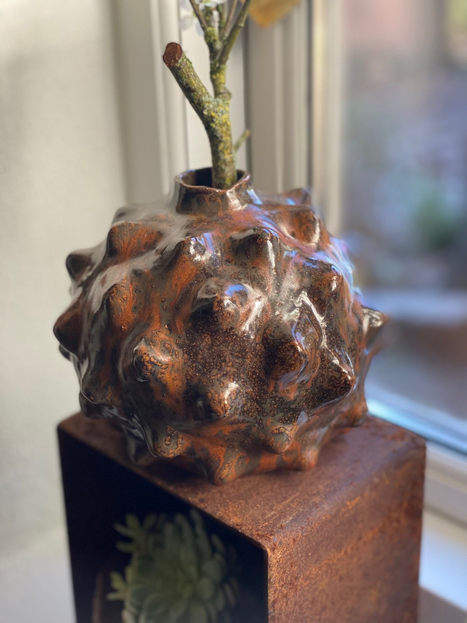 Skulptur-vase med knopper