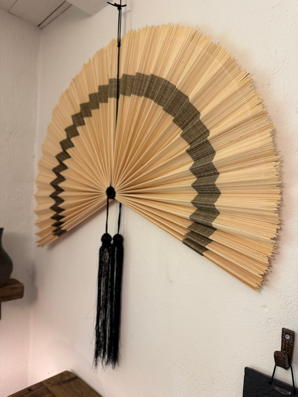 Stor dekorativ bambusvifte – natur/sort
