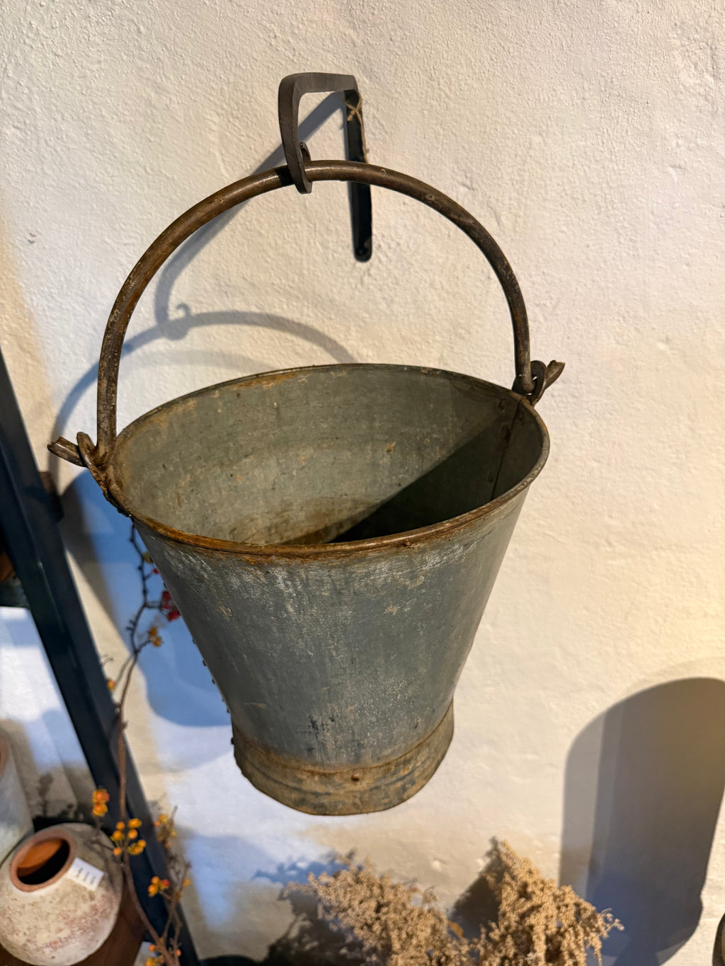 Gammel zinkspand med hank – unik
