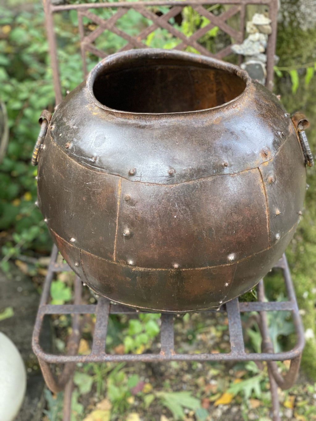Stor rustik jernkrukke – ca. Ø60 cm
