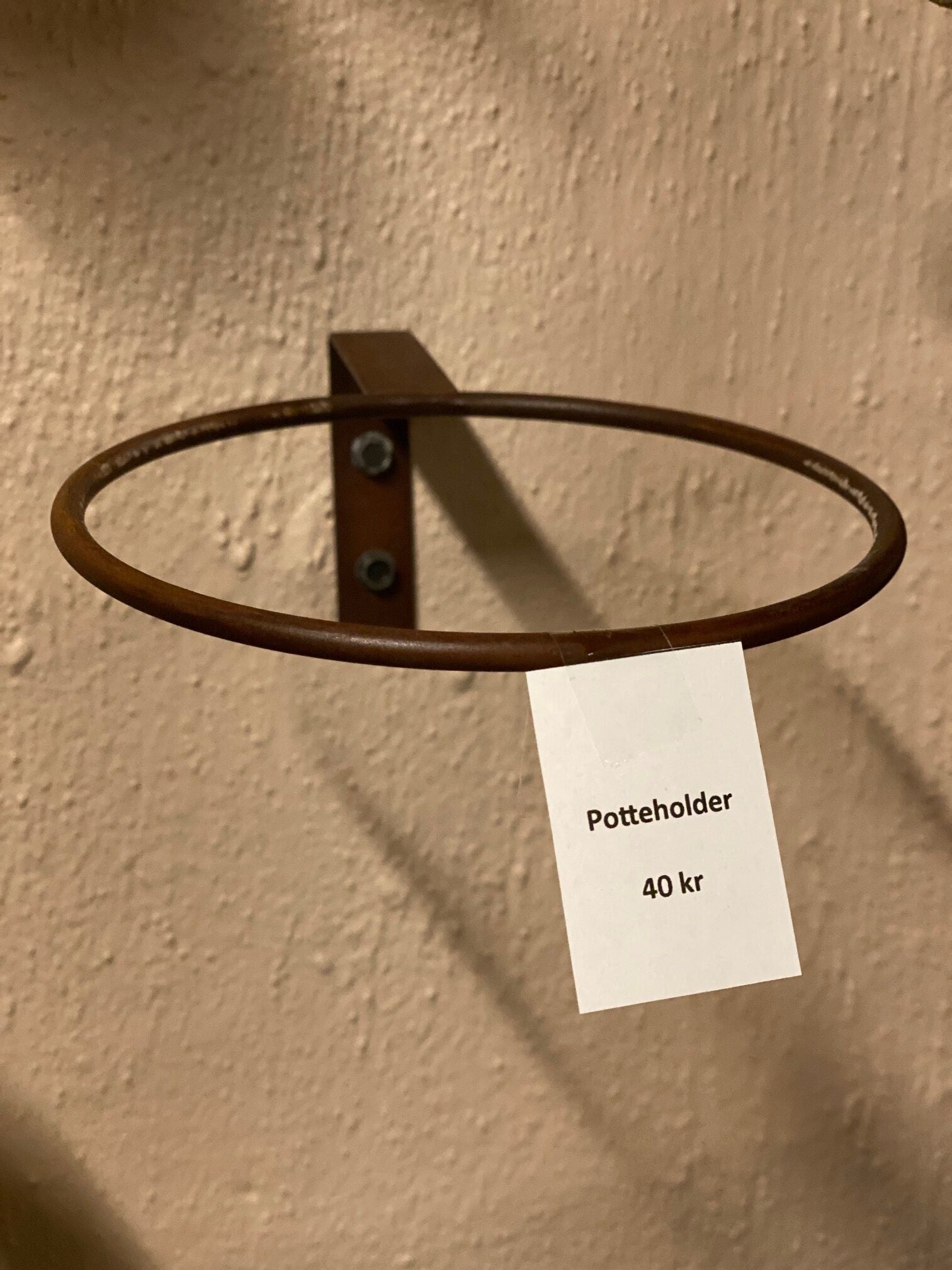 Potteholder til at skrue op på væg eller mur