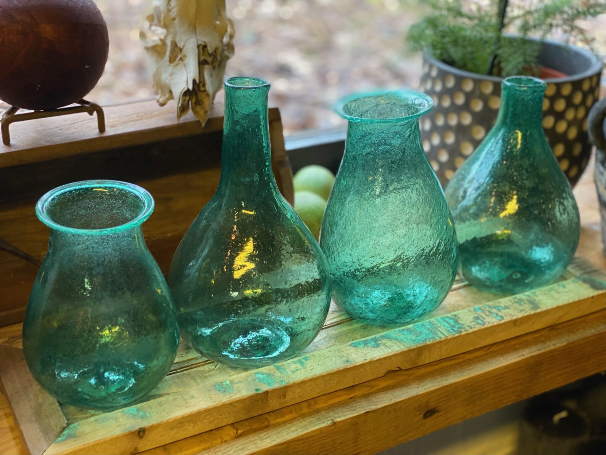 Grønne glasflasker lavet af genbrugsglas