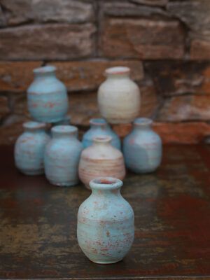 små vaser i lertøj